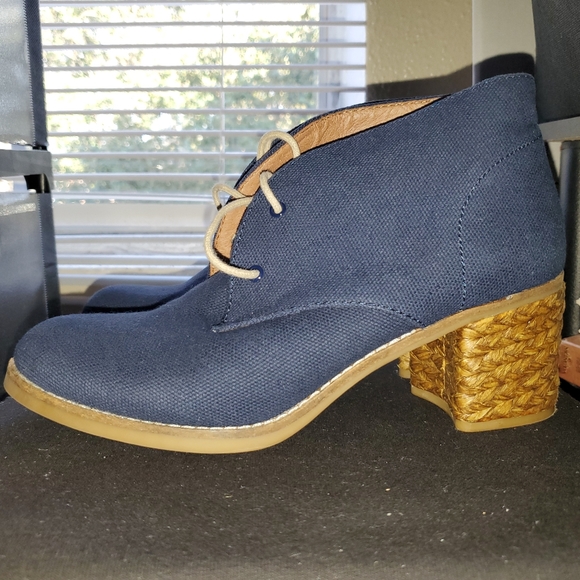 Lucky Brand Hale lace up booties 8.5 - Picture 2 of 14